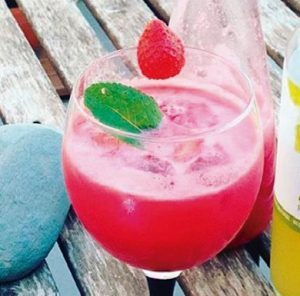 Red and Green Mocktail con HIBISCUS Kombutxa