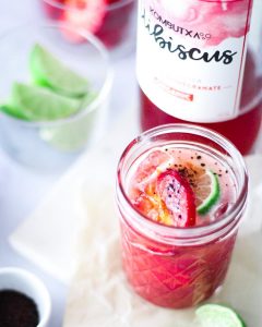 Mocktail HIBISCUS Kombucha, fresas y regaliz