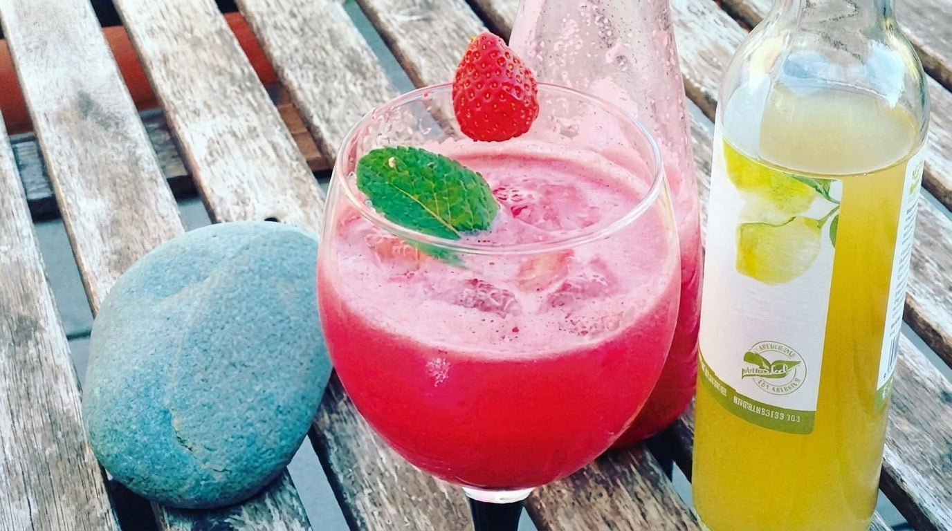 Receta coctel-sin-alcohol-navidad-red-green-mocktail-hibiscus-kombucha con Mūn Kombucha